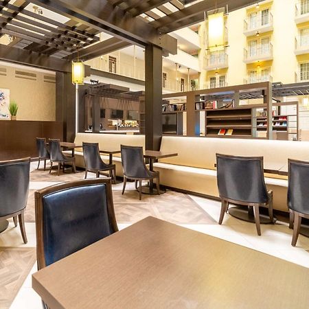 Doubletree Suites By Hilton At The Battery Atlanta Смирна Екстериор снимка