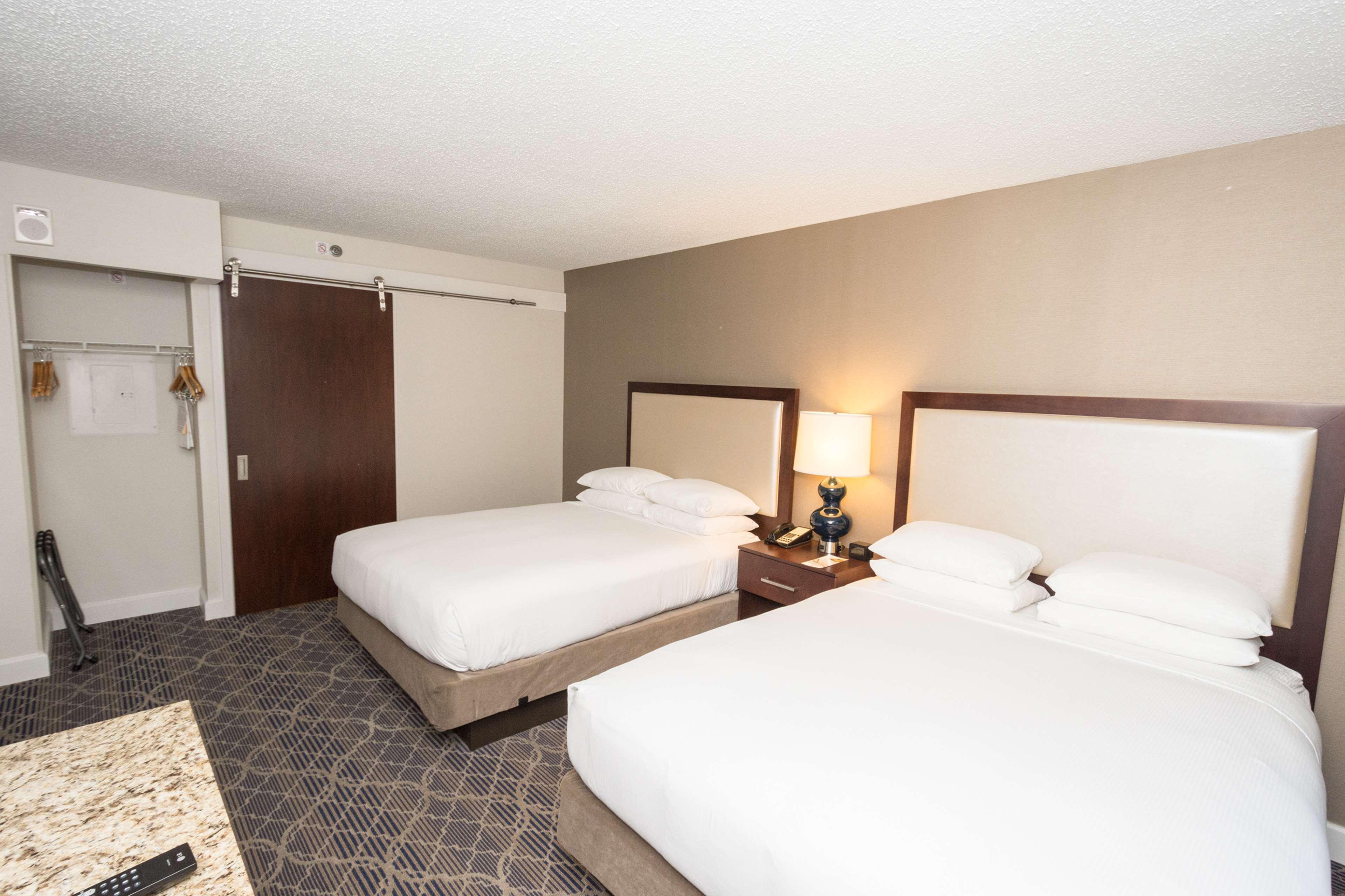Doubletree Suites By Hilton At The Battery Atlanta Смирна Екстериор снимка