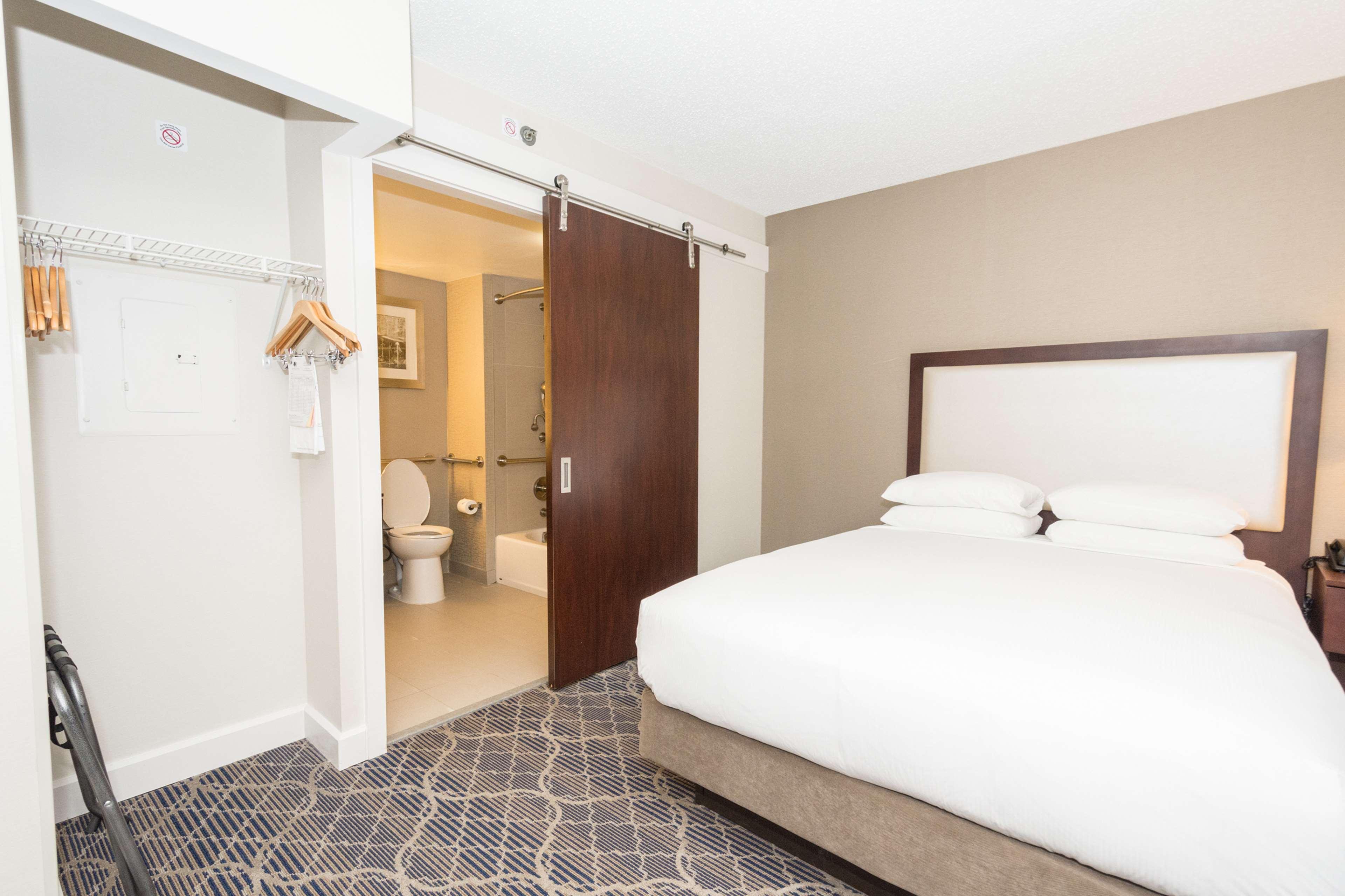 Doubletree Suites By Hilton At The Battery Atlanta Смирна Екстериор снимка