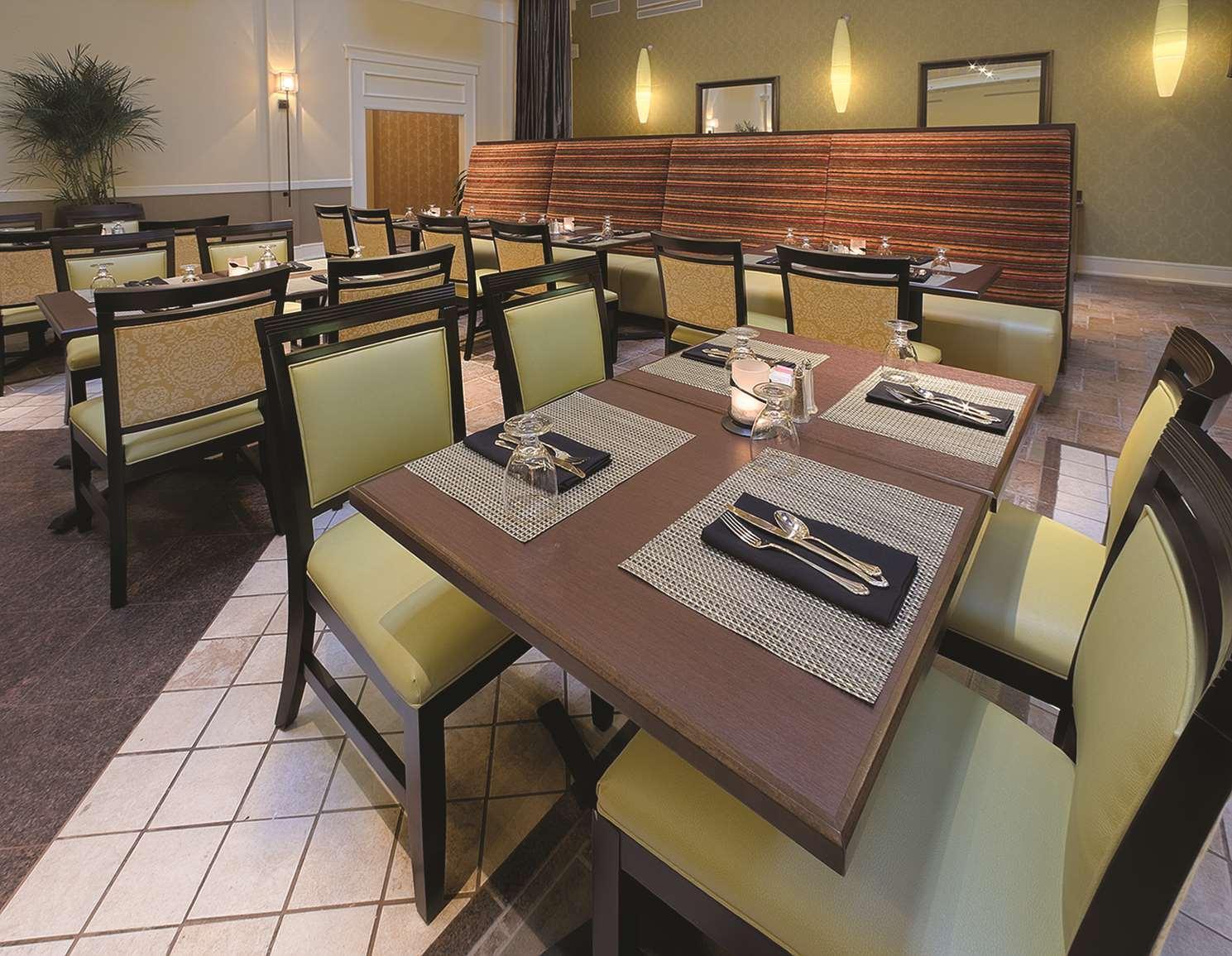 Doubletree Suites By Hilton At The Battery Atlanta Смирна Екстериор снимка
