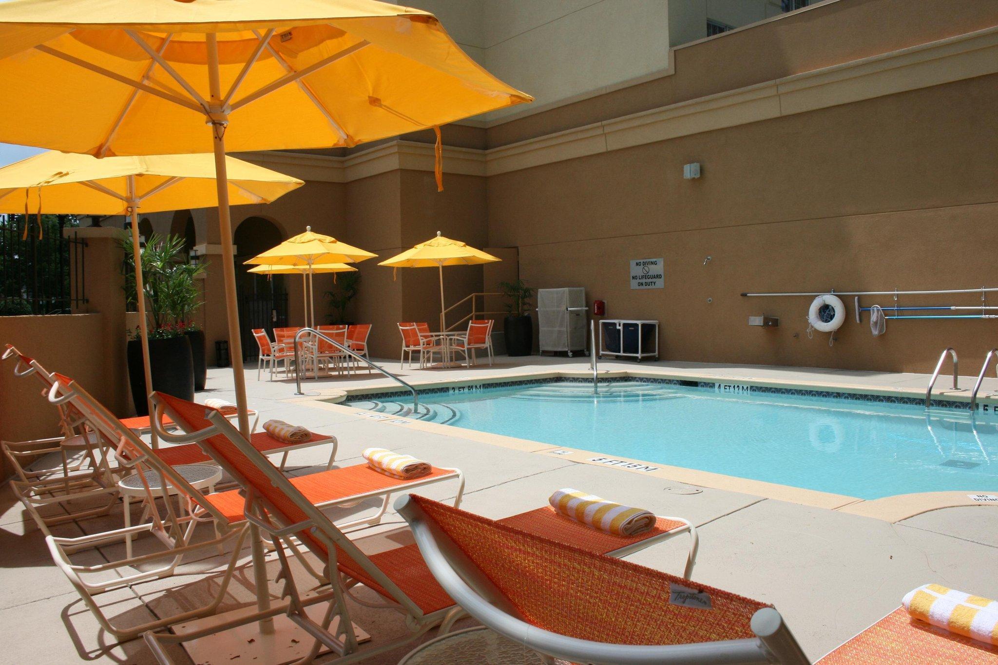 Doubletree Suites By Hilton At The Battery Atlanta Смирна Екстериор снимка
