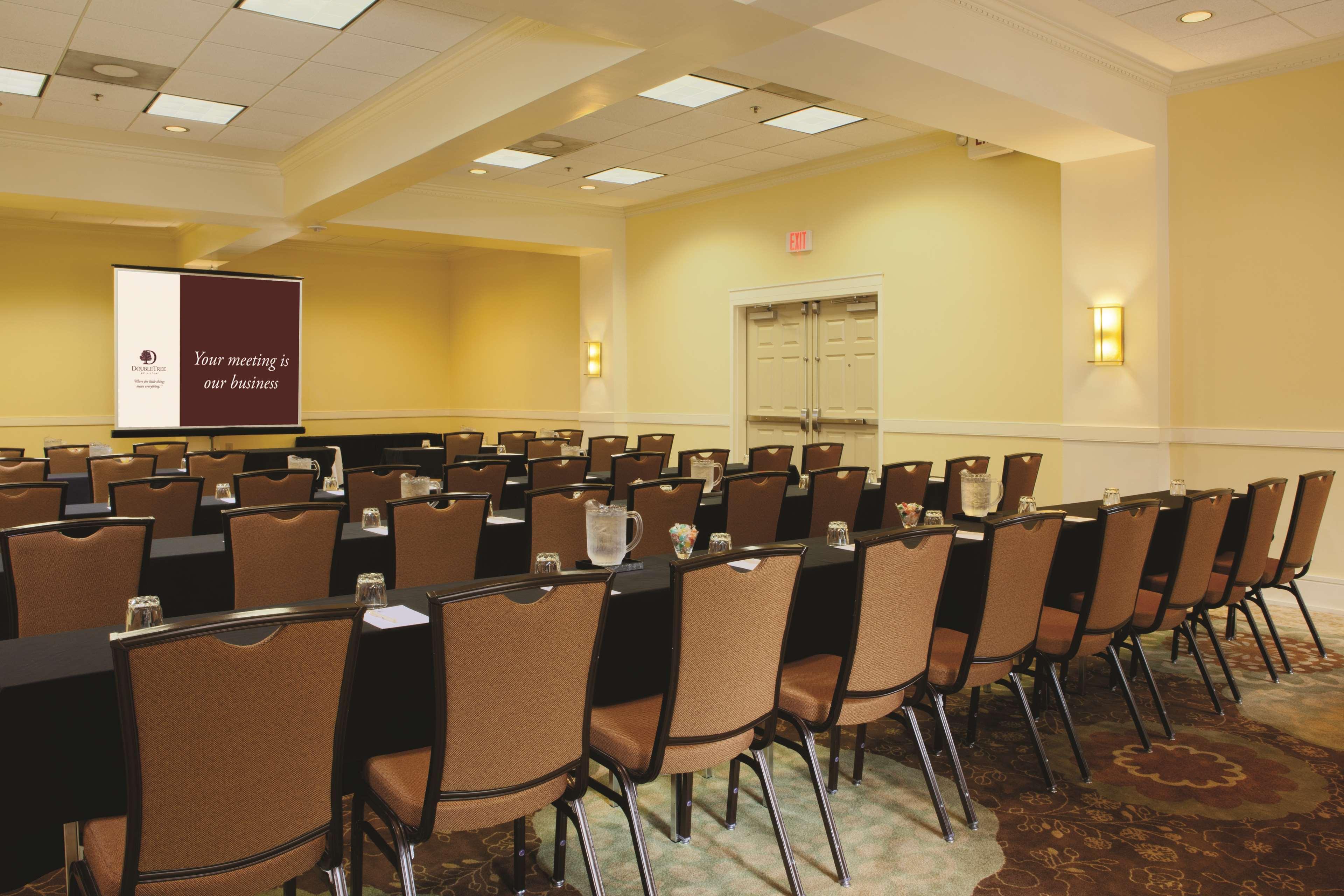 Doubletree Suites By Hilton At The Battery Atlanta Смирна Екстериор снимка