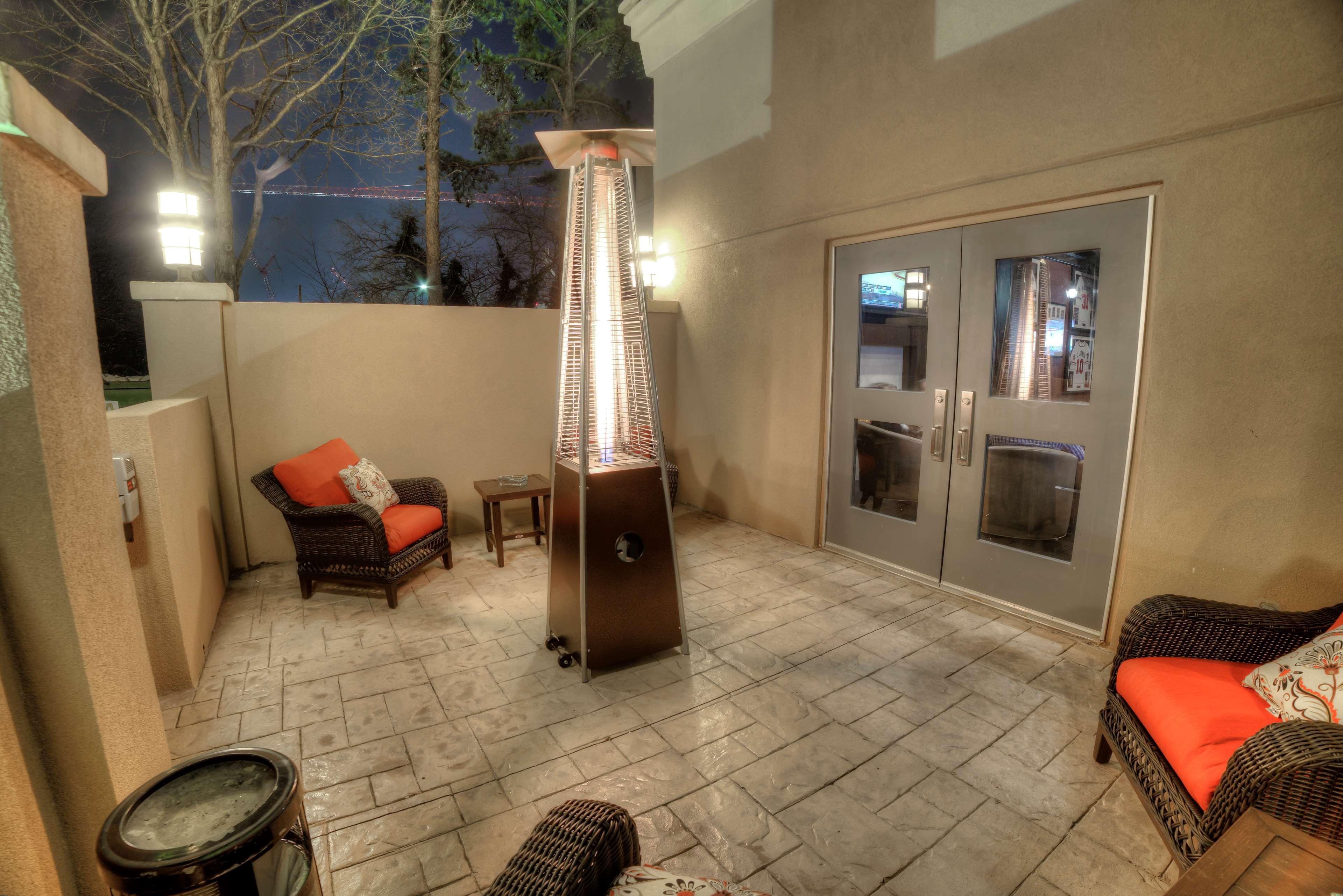 Doubletree Suites By Hilton At The Battery Atlanta Смирна Екстериор снимка