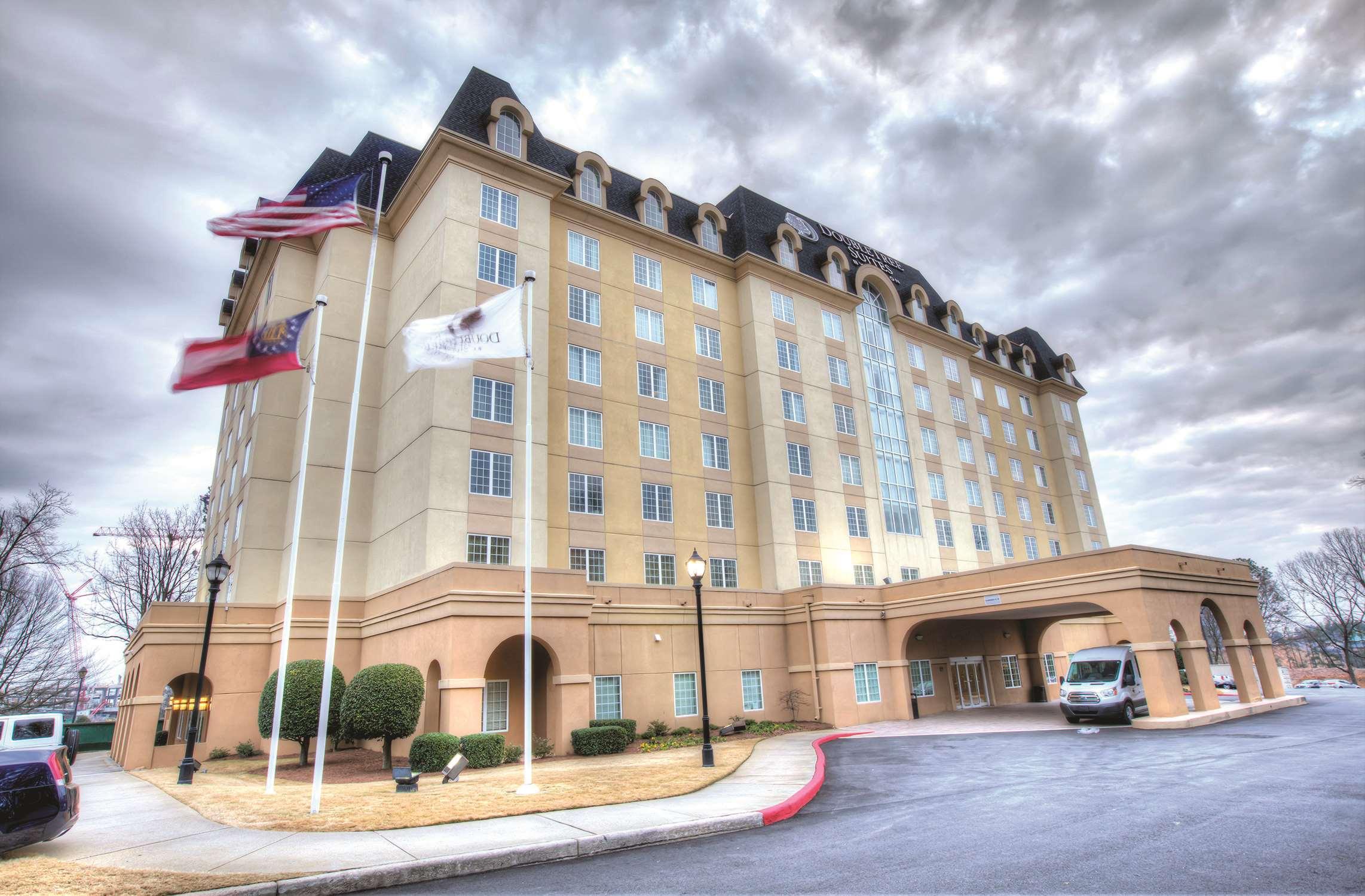 Doubletree Suites By Hilton At The Battery Atlanta Смирна Екстериор снимка