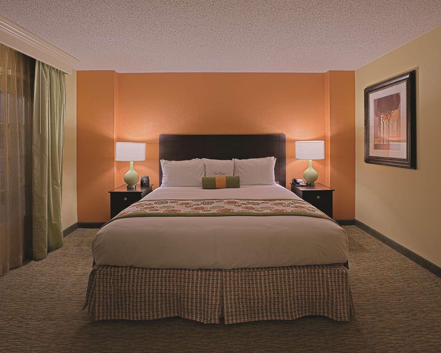 Doubletree Suites By Hilton At The Battery Atlanta Смирна Екстериор снимка