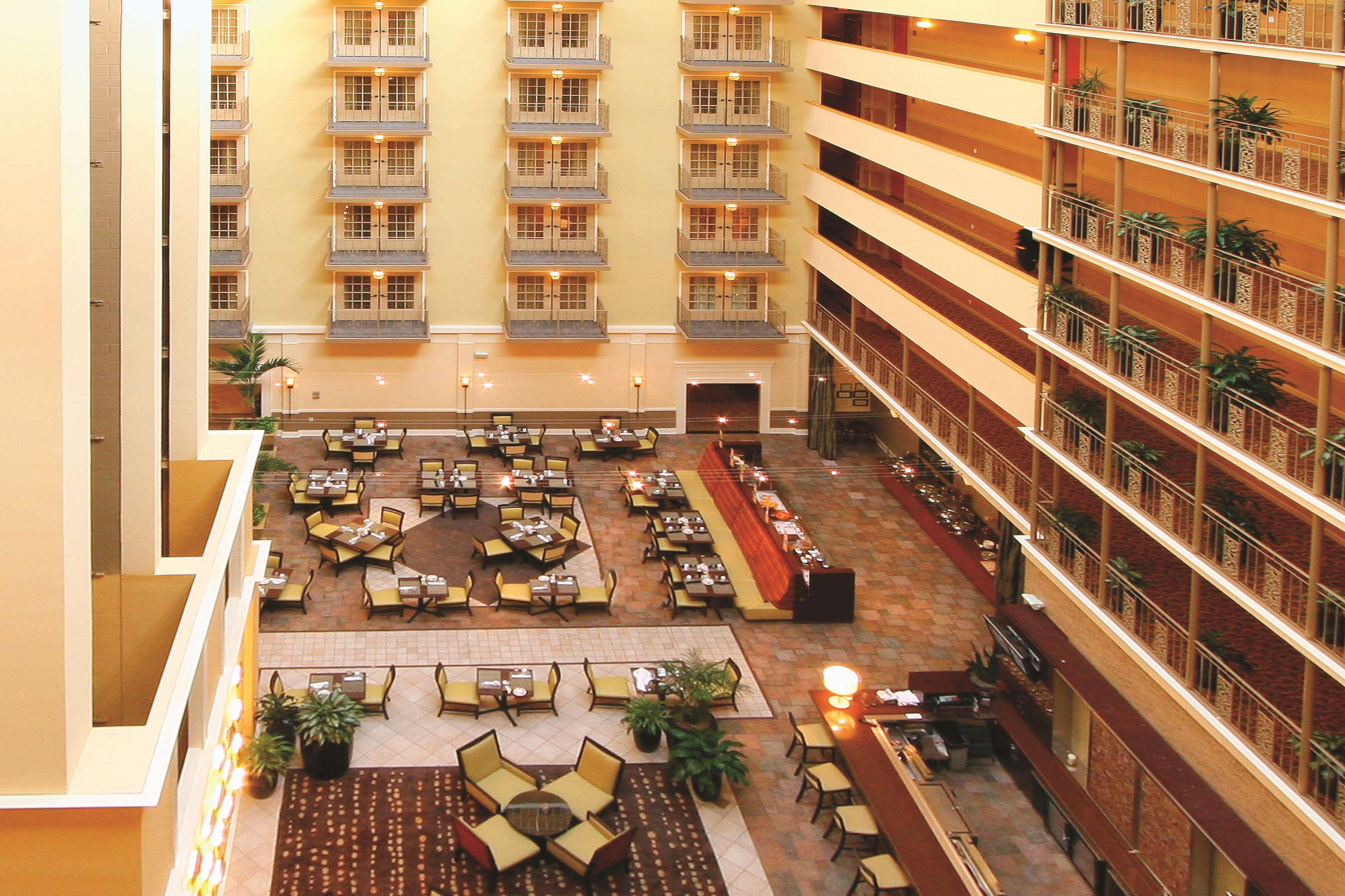 Doubletree Suites By Hilton At The Battery Atlanta Смирна Екстериор снимка