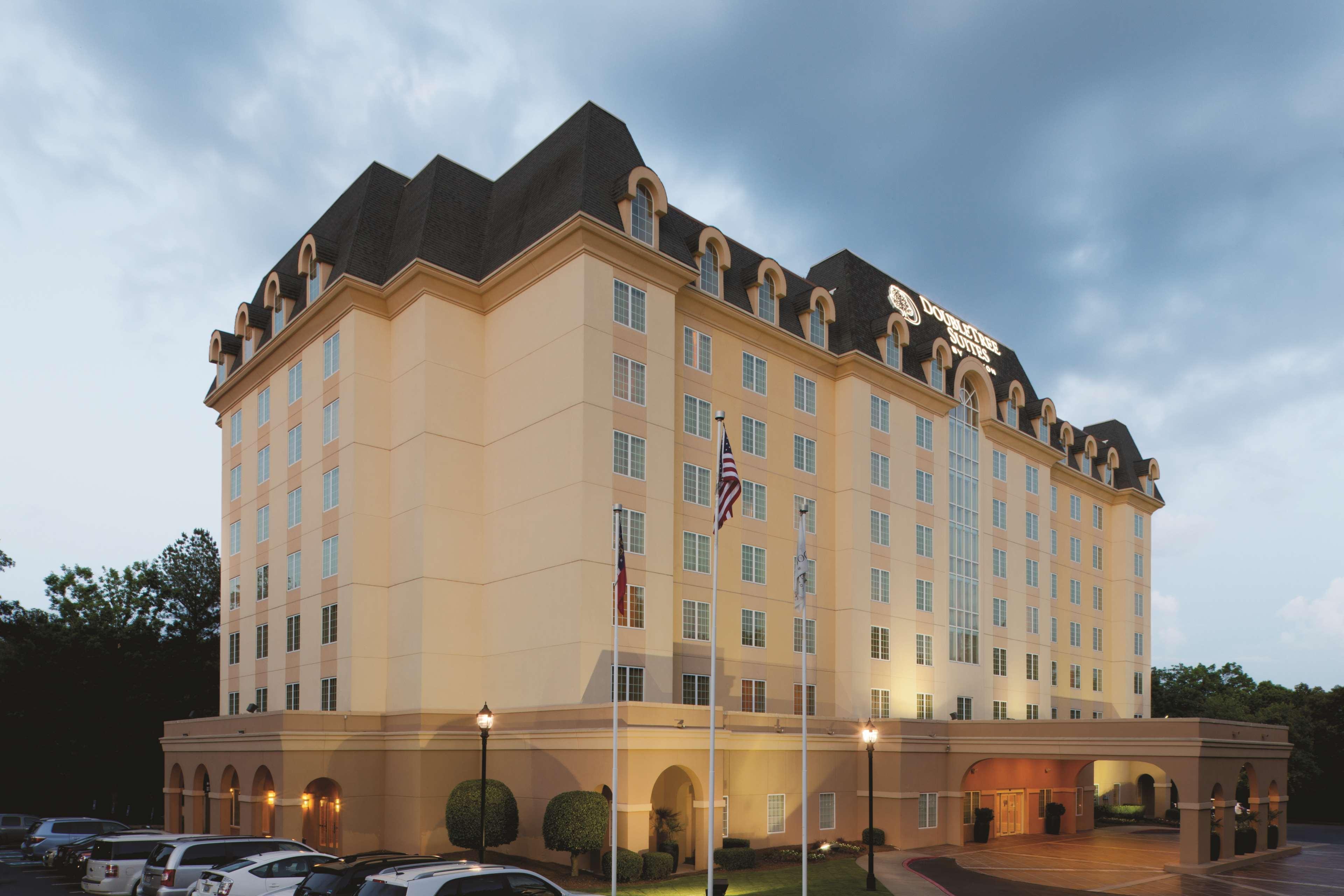 Doubletree Suites By Hilton At The Battery Atlanta Смирна Екстериор снимка
