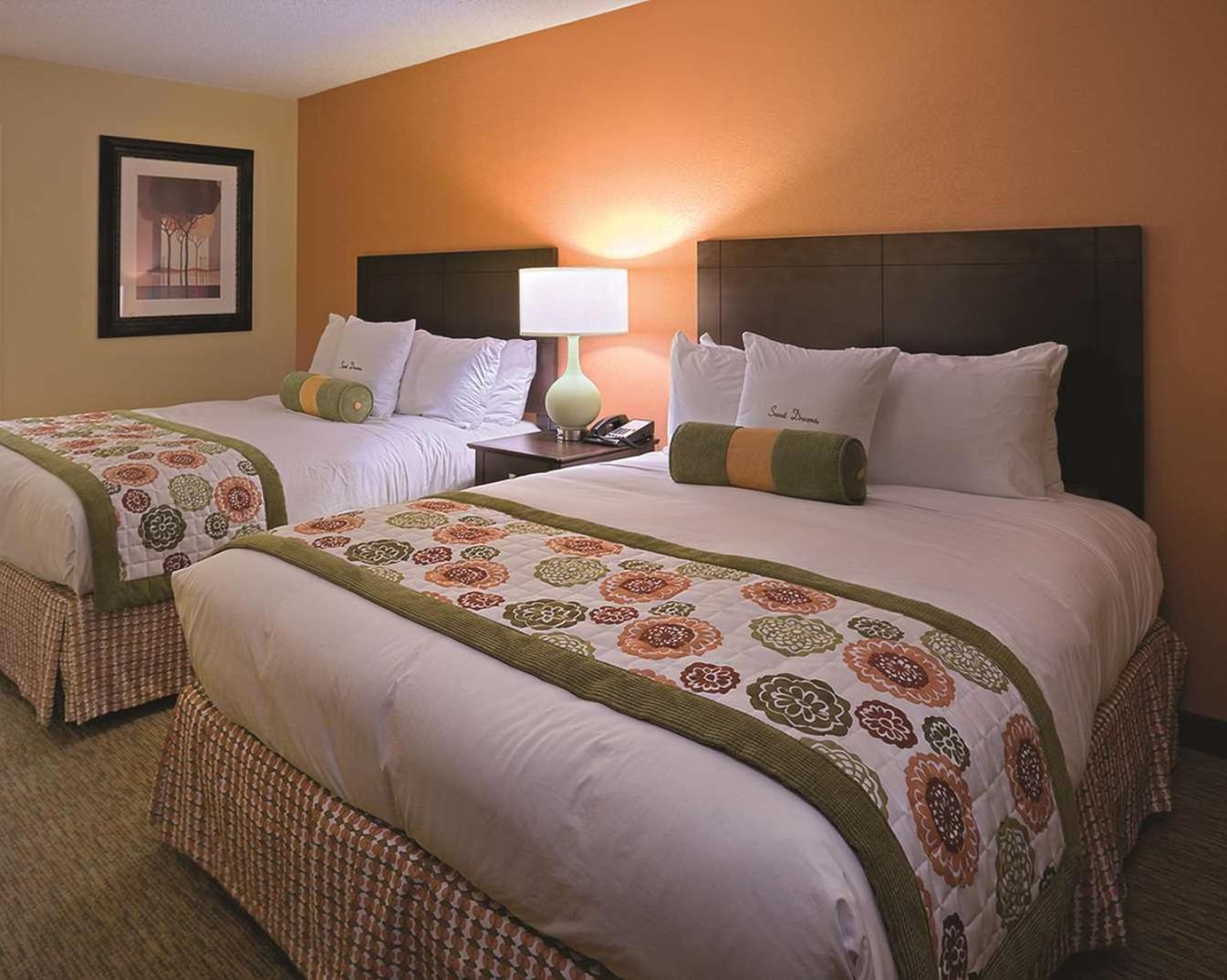 Doubletree Suites By Hilton At The Battery Atlanta Смирна Екстериор снимка