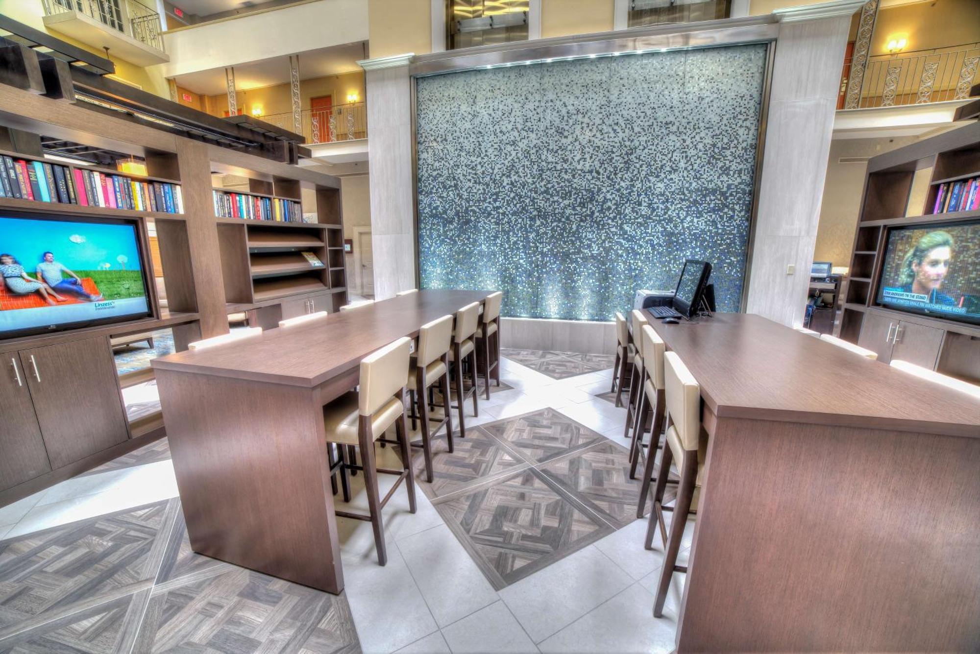 Doubletree Suites By Hilton At The Battery Atlanta Смирна Екстериор снимка