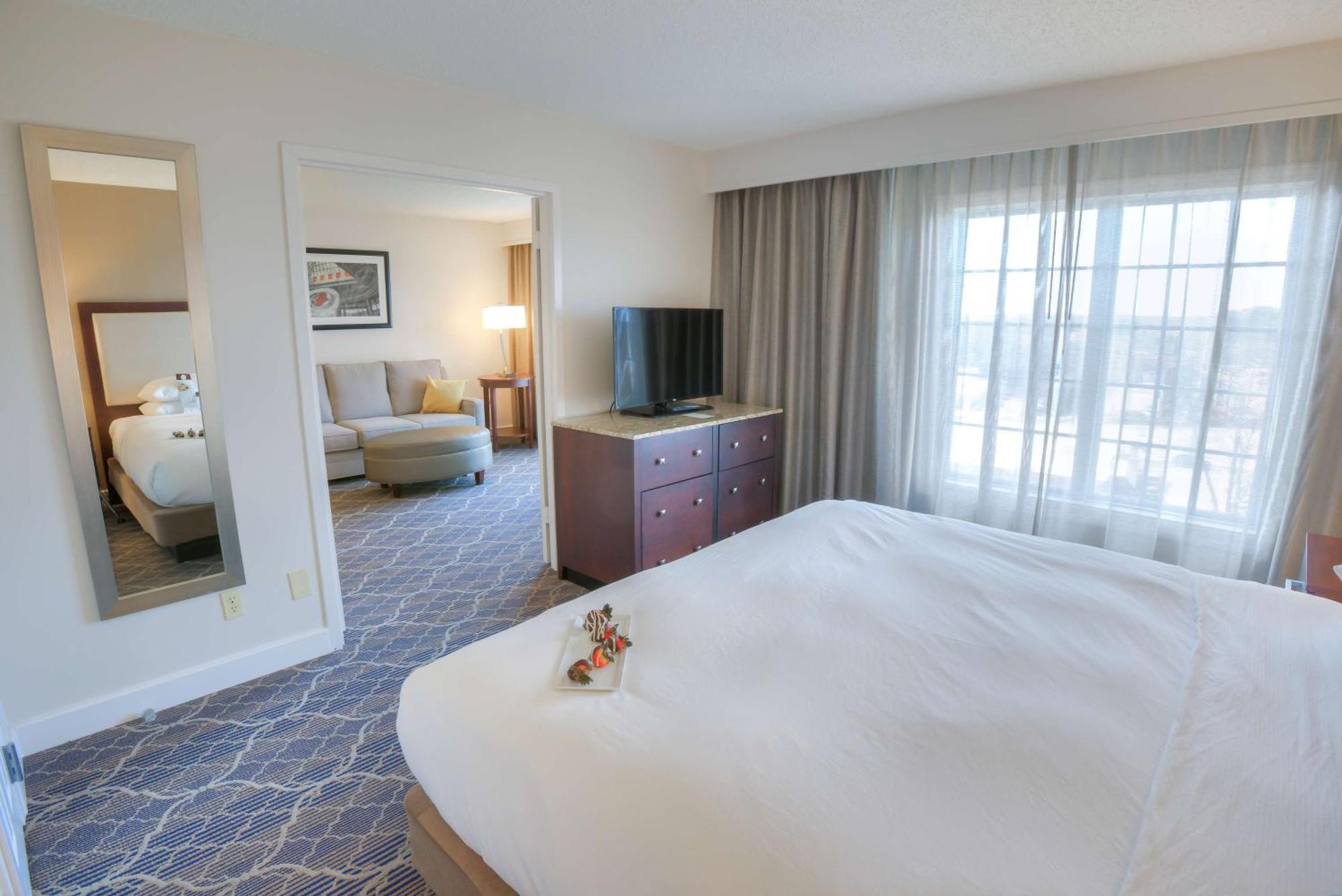 Doubletree Suites By Hilton At The Battery Atlanta Смирна Екстериор снимка