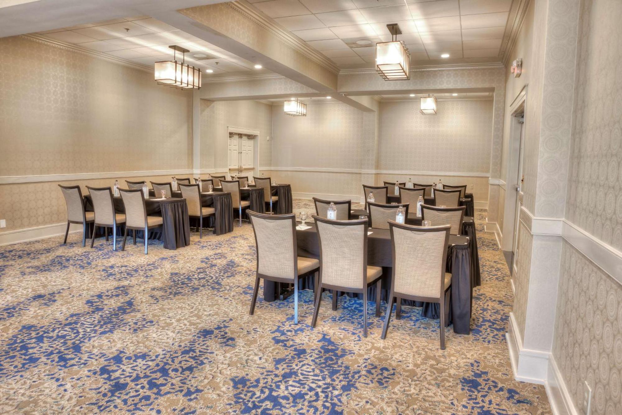 Doubletree Suites By Hilton At The Battery Atlanta Смирна Екстериор снимка