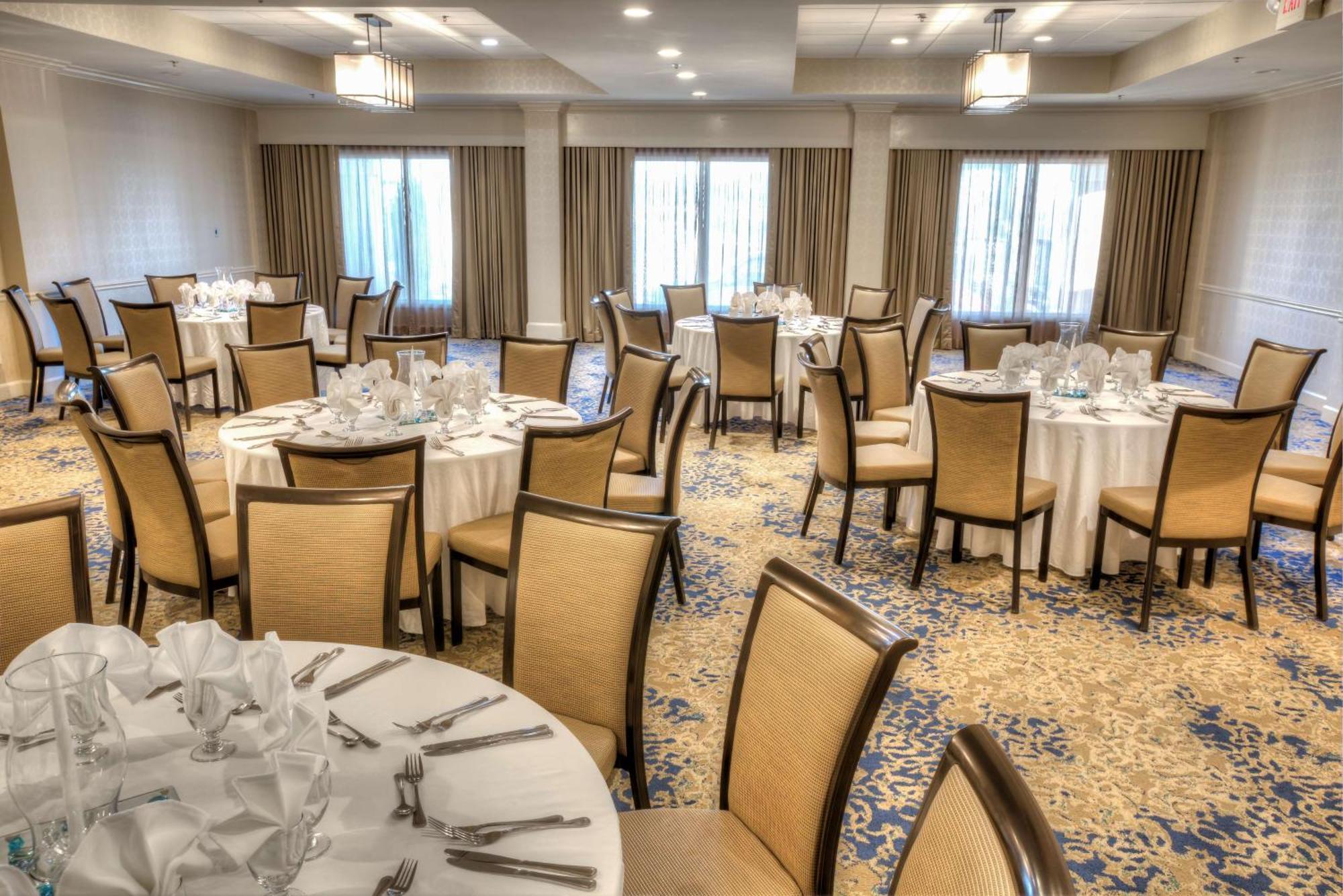 Doubletree Suites By Hilton At The Battery Atlanta Смирна Екстериор снимка