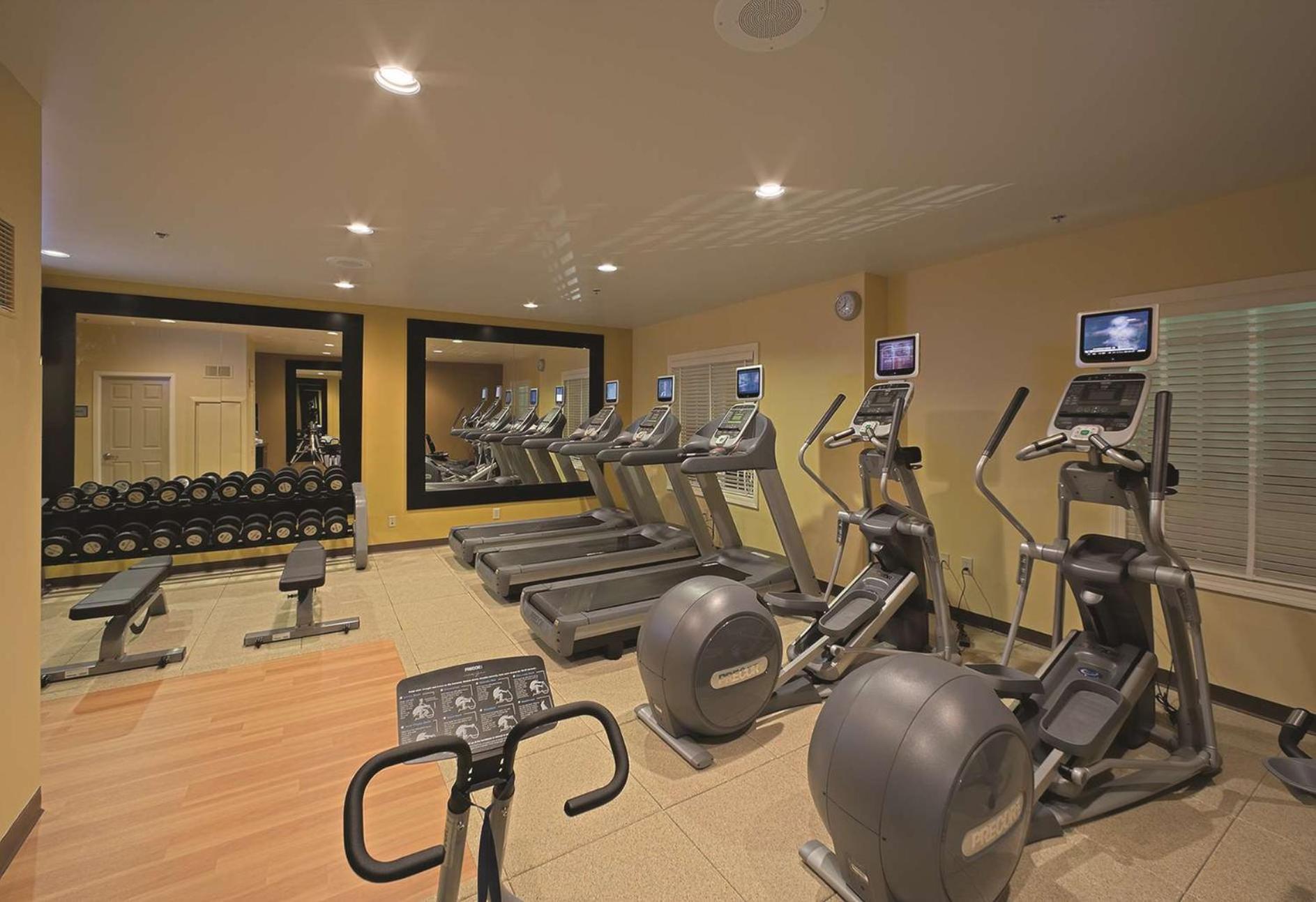Doubletree Suites By Hilton At The Battery Atlanta Смирна Екстериор снимка