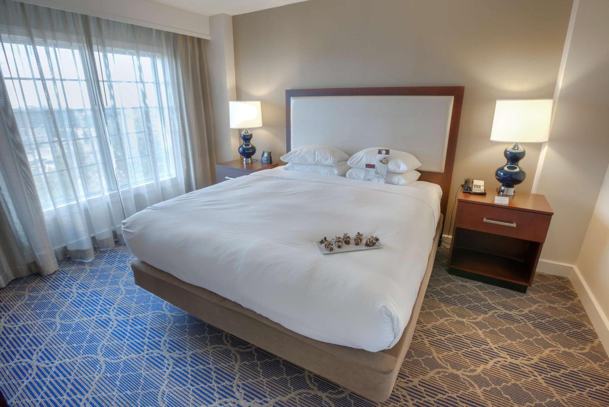 Doubletree Suites By Hilton At The Battery Atlanta Смирна Екстериор снимка