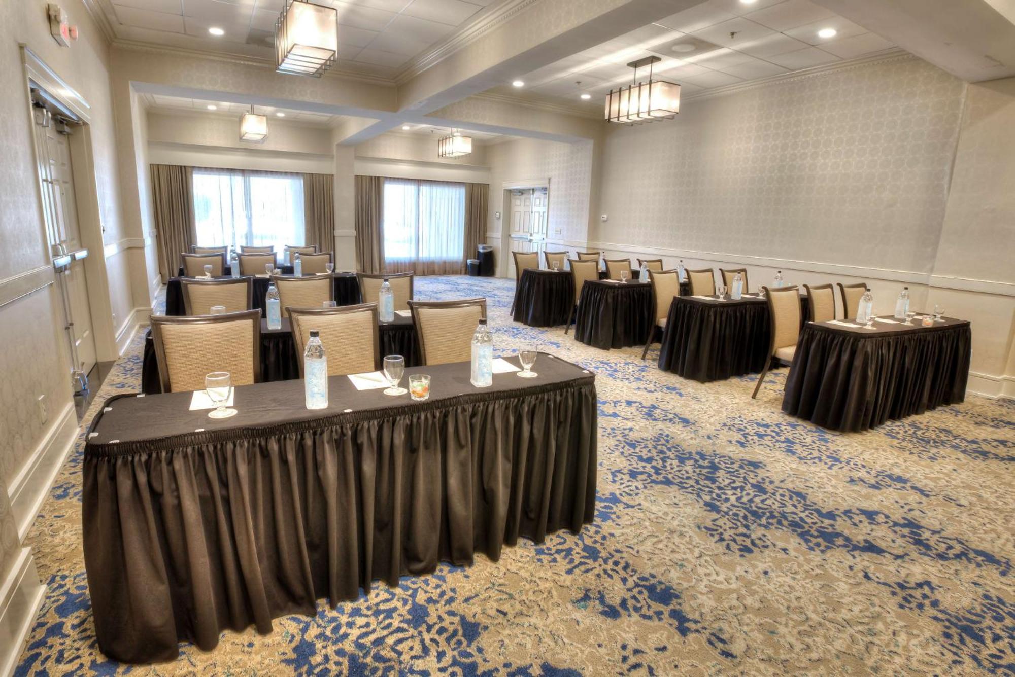 Doubletree Suites By Hilton At The Battery Atlanta Смирна Екстериор снимка