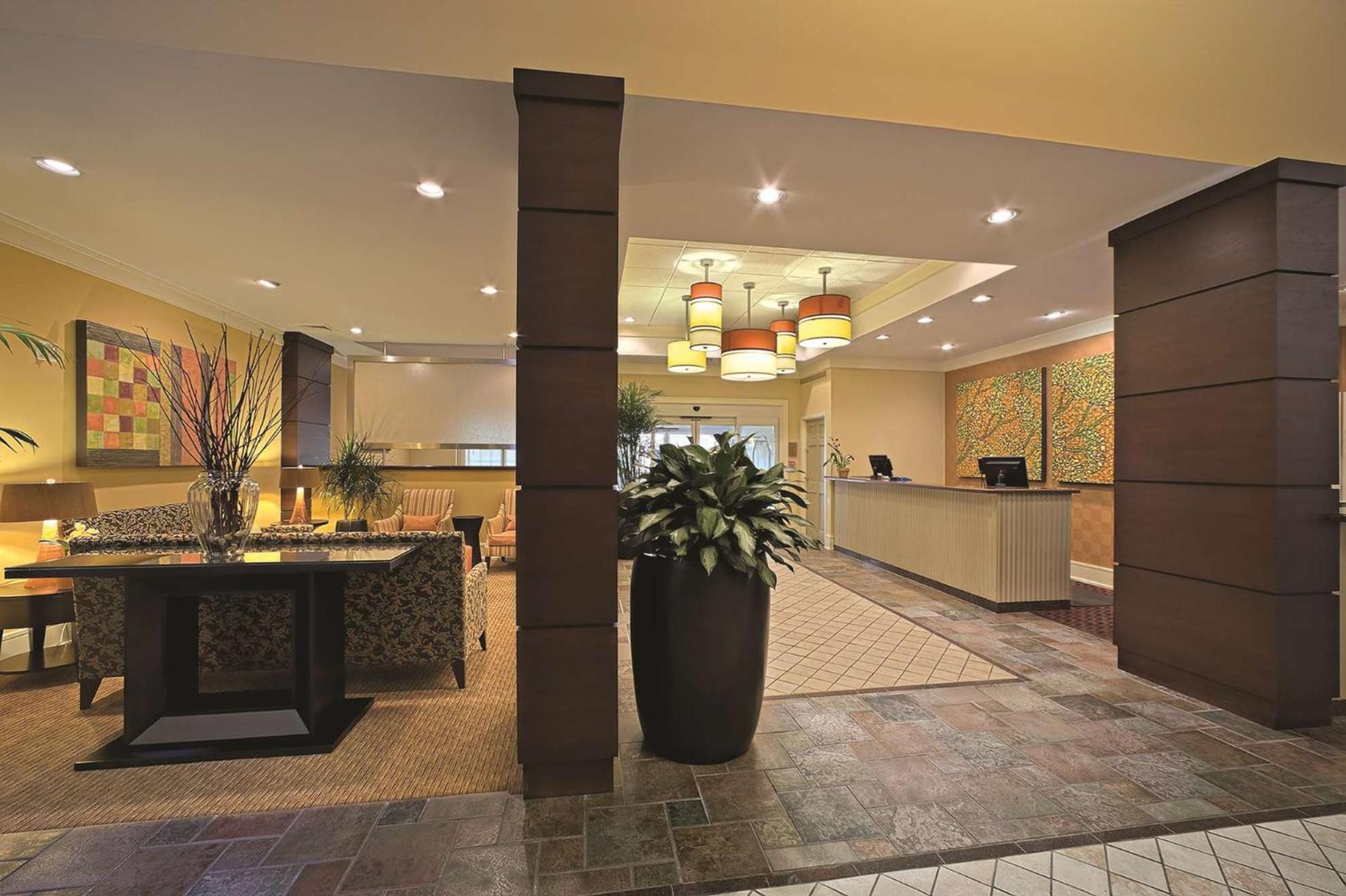 Doubletree Suites By Hilton At The Battery Atlanta Смирна Екстериор снимка