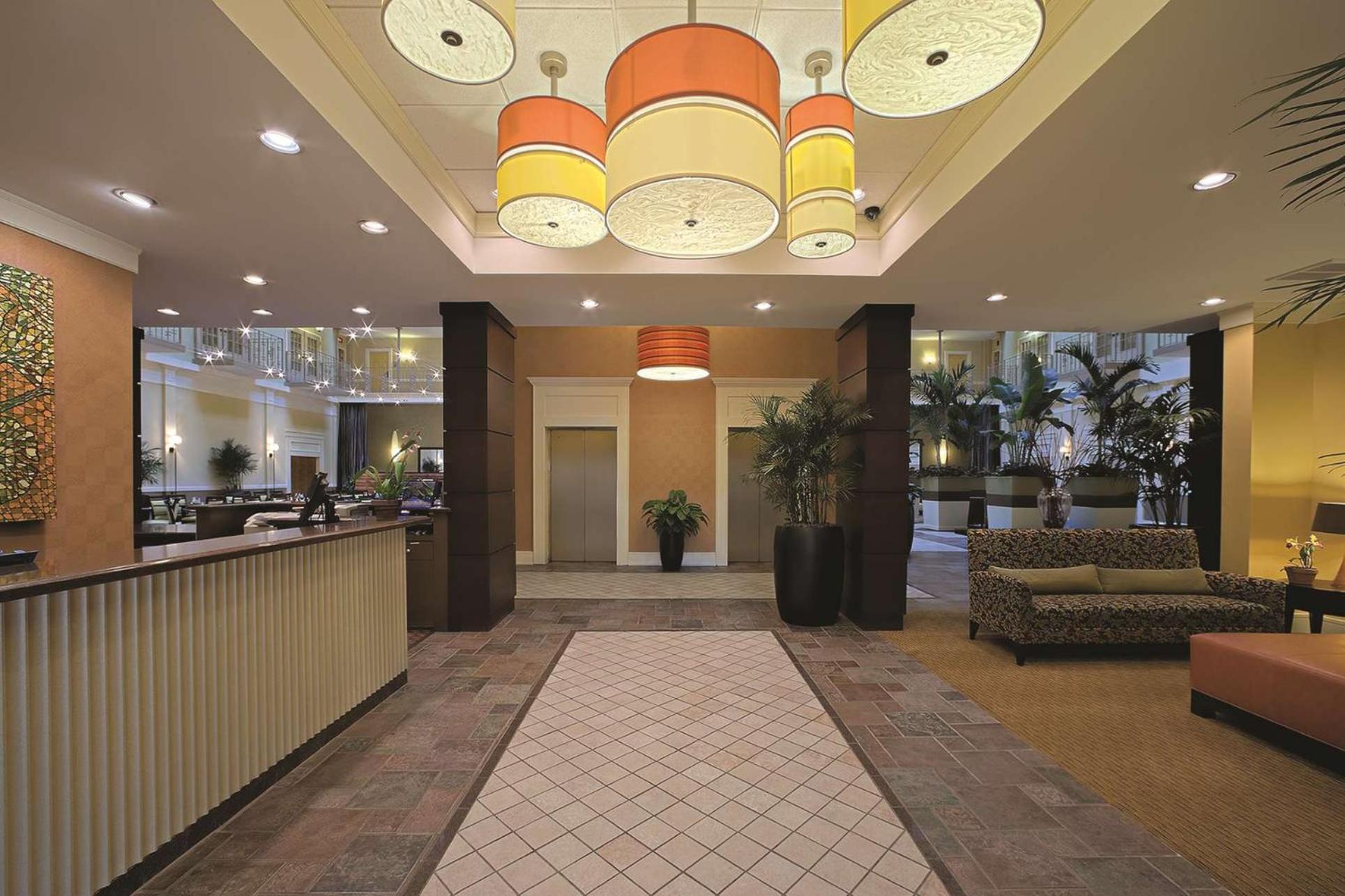 Doubletree Suites By Hilton At The Battery Atlanta Смирна Екстериор снимка