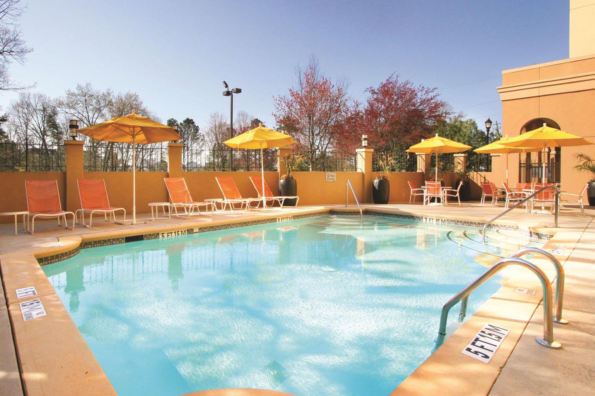 Doubletree Suites By Hilton At The Battery Atlanta Смирна Екстериор снимка