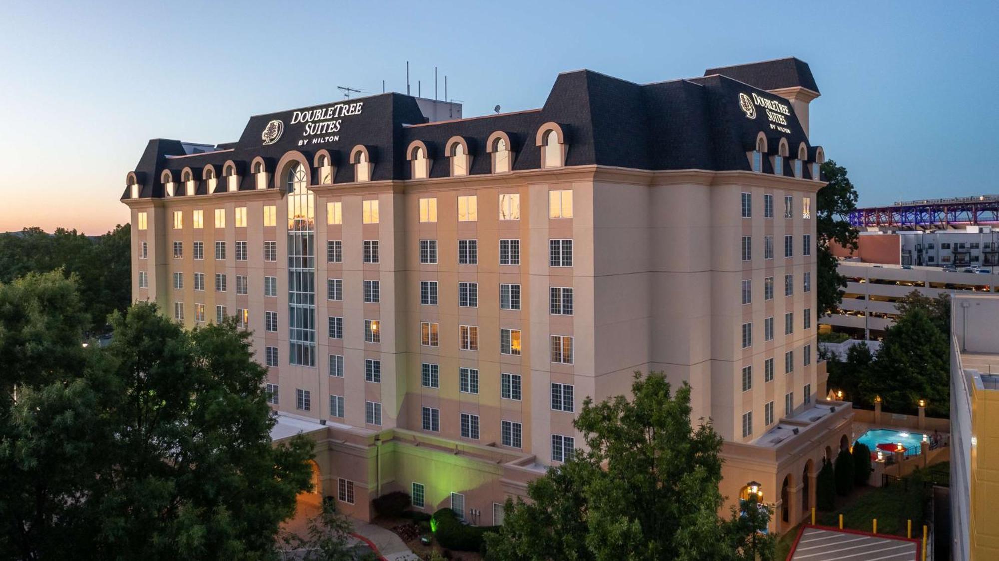 Doubletree Suites By Hilton At The Battery Atlanta Смирна Екстериор снимка